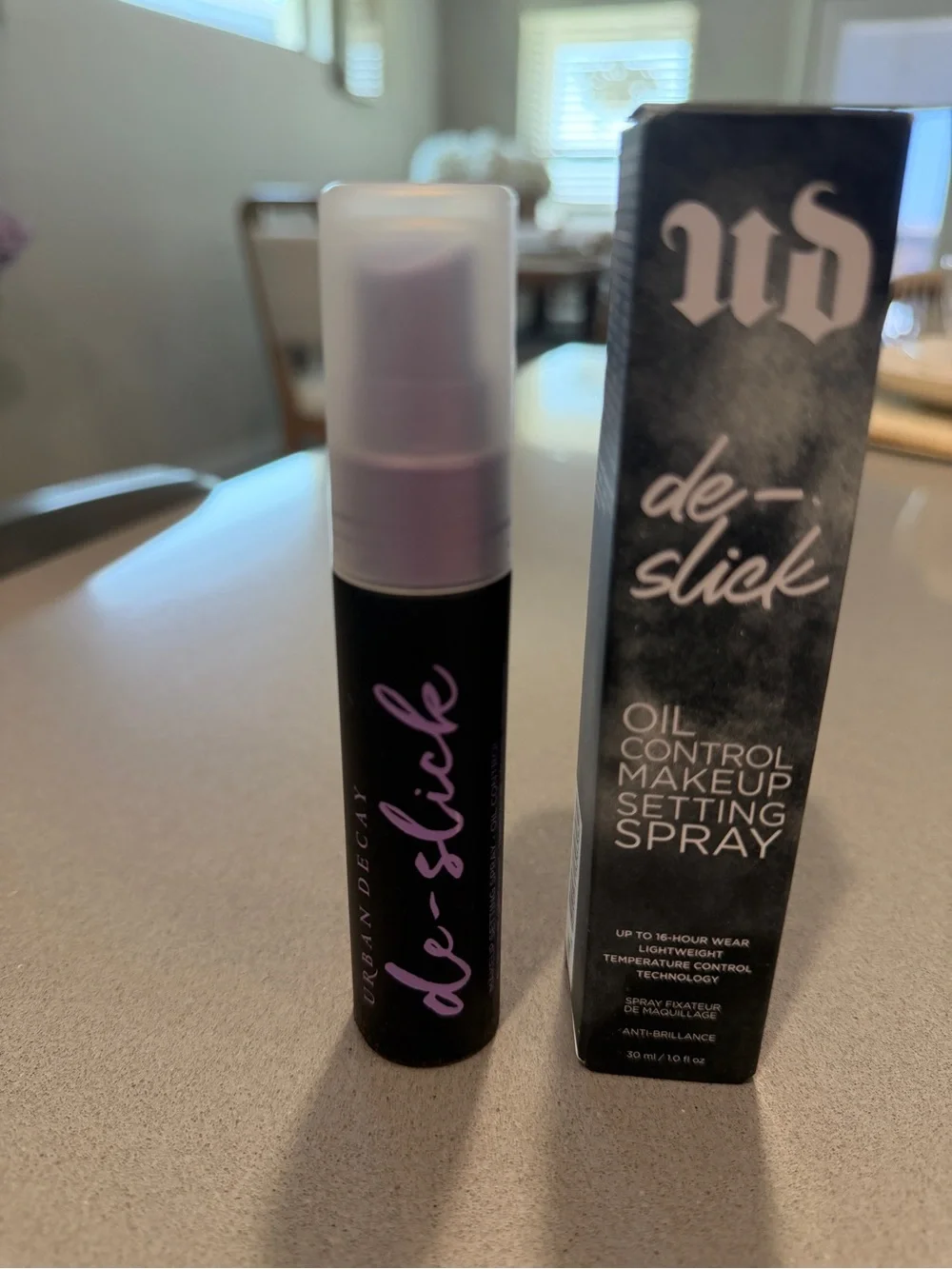Urban Decay De-Slick Oil Control Makeup Setting Spray - Black